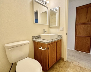 3040 E Wahalla Lane - Photo Thumbnail 14