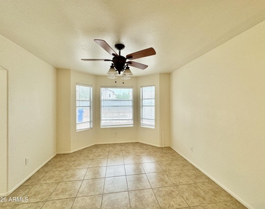 3040 E Wahalla Lane - Photo Thumbnail 8
