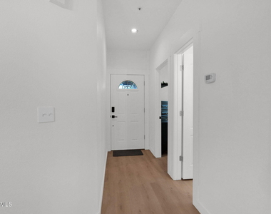 10923 N 117th Place - Photo Thumbnail 3