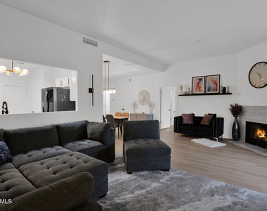 10923 N 117th Place - Photo Thumbnail 10