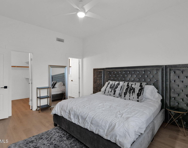 10923 N 117th Place - Photo Thumbnail 18