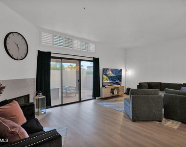10923 N 117th Place - Photo Thumbnail 8