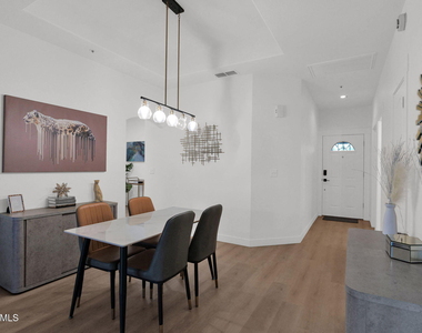 10923 N 117th Place - Photo Thumbnail 7
