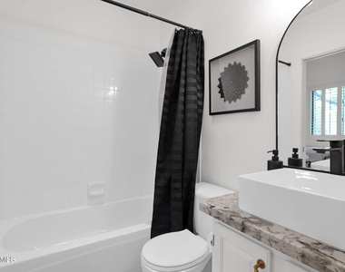 10923 N 117th Place - Photo Thumbnail 5