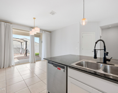 4240 W Coneflower Lane - Photo Thumbnail 11