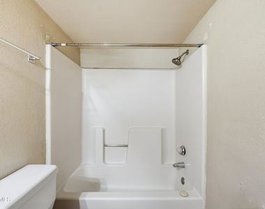 4410 N Longview Avenue - Photo Thumbnail 9