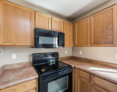 17137 W Port Royale Lane - Photo Thumbnail 9