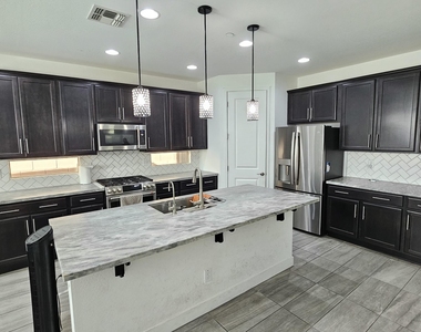 31882 N 124th Drive - Photo Thumbnail 7