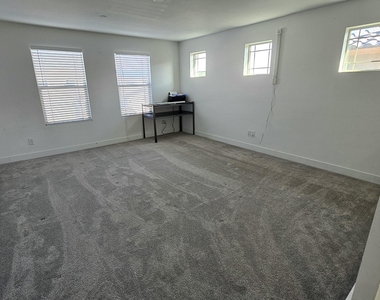 31882 N 124th Drive - Photo Thumbnail 17