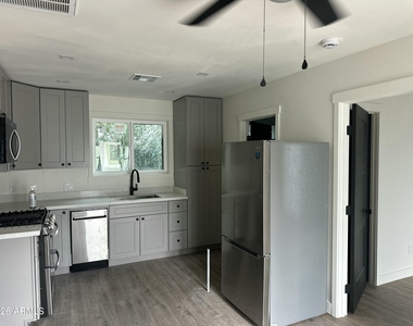 1324 E Hall Street - Photo Thumbnail 2