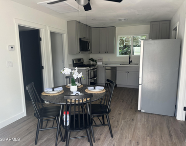 1324 E Hall Street - Photo Thumbnail 9