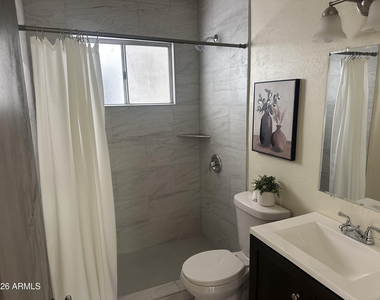 1324 E Hall Street - Photo Thumbnail 8