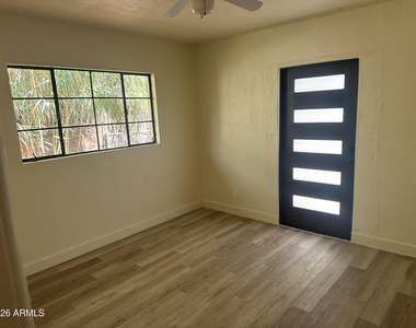1324 E Hall Street - Photo Thumbnail 6