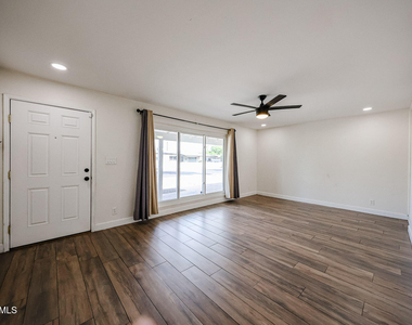 3813 W Meadowbrook Avenue - Photo Thumbnail 2