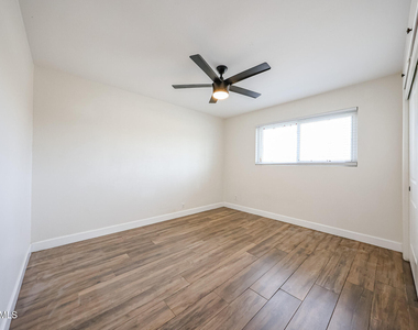 3813 W Meadowbrook Avenue - Photo Thumbnail 18