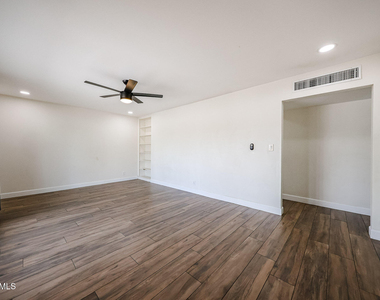 3813 W Meadowbrook Avenue - Photo Thumbnail 4
