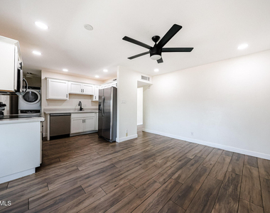 3813 W Meadowbrook Avenue - Photo Thumbnail 7