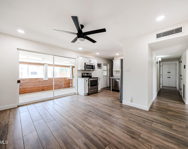 3813 W Meadowbrook Avenue - Photo Thumbnail 6