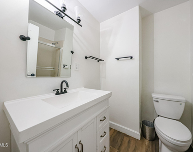 3813 W Meadowbrook Avenue - Photo Thumbnail 19