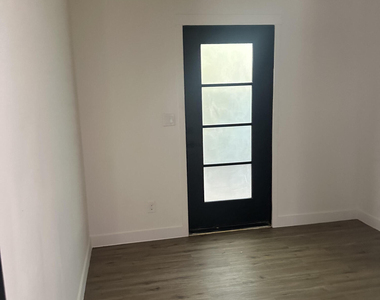 1324 E Hall Street - Photo Thumbnail 13