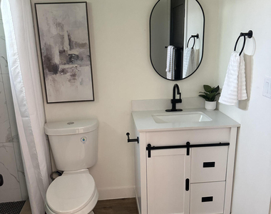 1324 E Hall Street - Photo Thumbnail 12