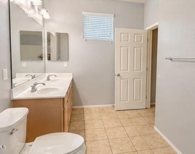 16366 W Moreland Street - Photo Thumbnail 8