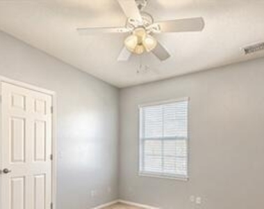 16366 W Moreland Street - Photo Thumbnail 10