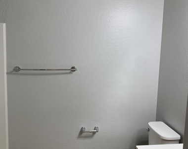 16366 W Moreland Street - Photo Thumbnail 15
