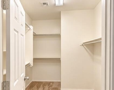16366 W Moreland Street - Photo Thumbnail 6
