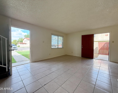 5039 N 39th Lane - Photo Thumbnail 4