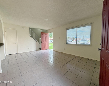 5039 N 39th Lane - Photo Thumbnail 2