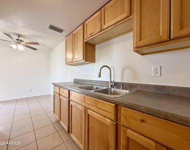 5039 N 39th Lane - Photo Thumbnail 7