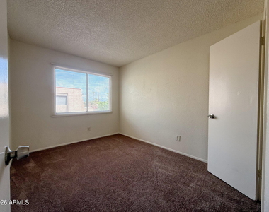 5039 N 39th Lane - Photo Thumbnail 13