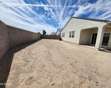 701 N 13th Place - Photo Thumbnail 35