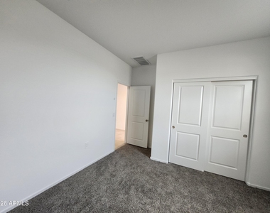 701 N 13th Place - Photo Thumbnail 18