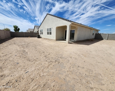 701 N 13th Place - Photo Thumbnail 33