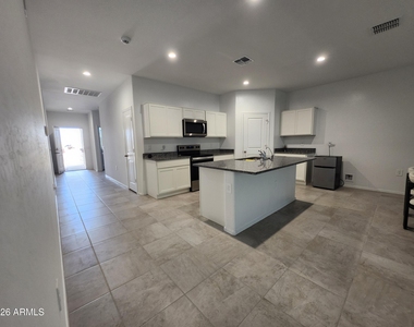 701 N 13th Place - Photo Thumbnail 8