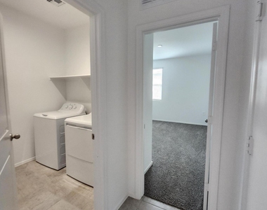 701 N 13th Place - Photo Thumbnail 19