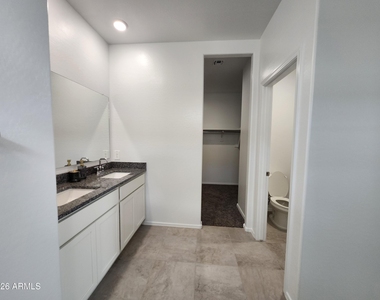 701 N 13th Place - Photo Thumbnail 23