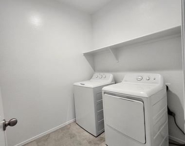 701 N 13th Place - Photo Thumbnail 29