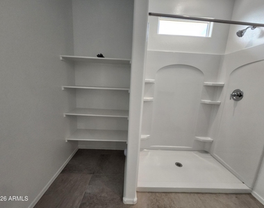 701 N 13th Place - Photo Thumbnail 25