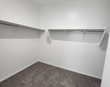 701 N 13th Place - Photo Thumbnail 21