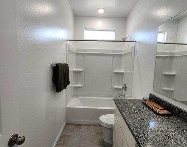 701 N 13th Place - Photo Thumbnail 26