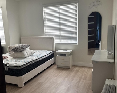 506 S Hardy Drive - Photo Thumbnail 8