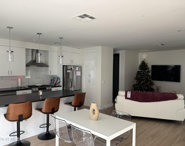 506 S Hardy Drive - Photo Thumbnail 4