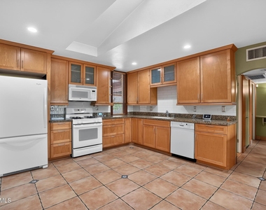 315 W Glenrosa Avenue - Photo Thumbnail 19