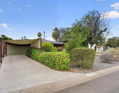 315 W Glenrosa Avenue - Photo Thumbnail 13