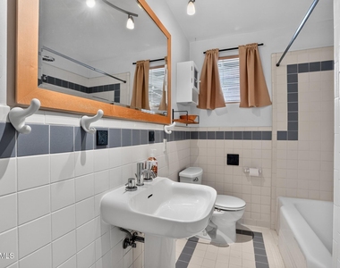 315 W Glenrosa Avenue - Photo Thumbnail 16