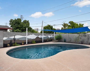 315 W Glenrosa Avenue - Photo Thumbnail 3
