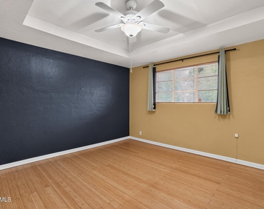 315 W Glenrosa Avenue - Photo Thumbnail 5
